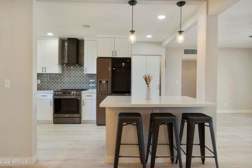 7008 11th Way, Phoenix AZ  85020-5313 exterior