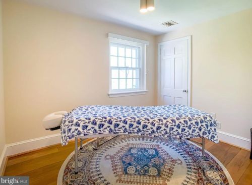 1936 Paper Mill Rd, Huntingdon Valley PA 19006-5814 exterior