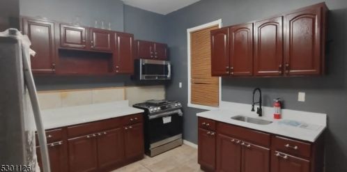 67 9th St, Newark, NJ 07107-2119