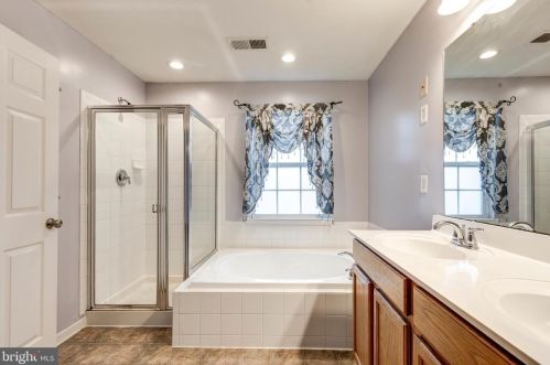 711 Grant Dr, Hanover PA  17331-2079 exterior