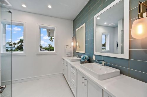 1501 Bluefin Ct, Naples FL 34102-1576 exterior