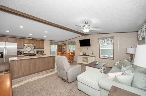 41 B St, Seabrook NH 03874-6228 exterior