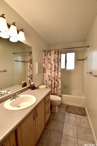 8147 Maio Dr, Sandy UT 84093-6773 exterior