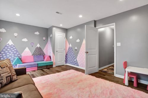 77 Overlook Dr, Hanover PA 17331-9136 exterior