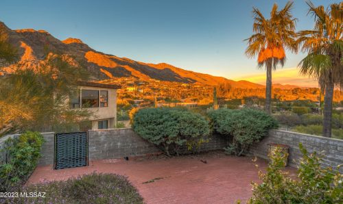 6541 Swan Rd, Tucson AZ  85718-1602 exterior