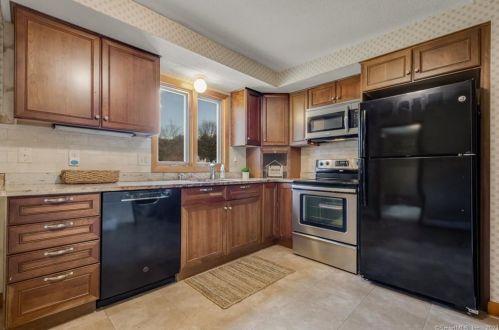 466 Church St, Hartford CT 06103-1107 exterior