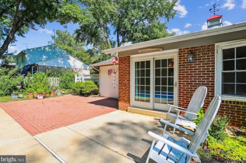 7641 Miller Fall Rd, Rockville MD 20855-1165 exterior