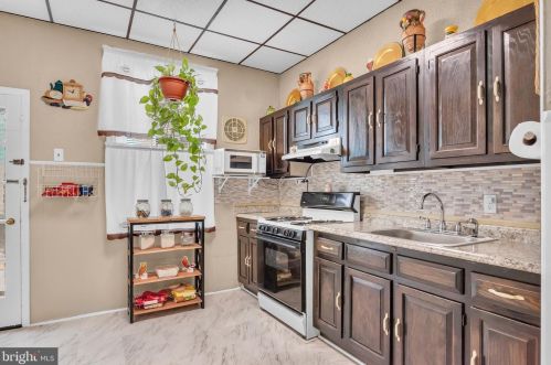 1920 16 St, Philadelphia PA 19145-3010 exterior