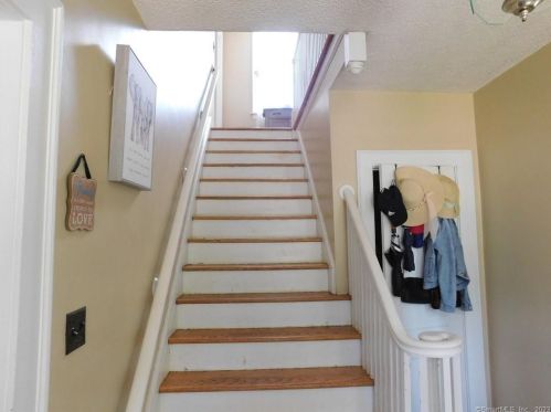 37 Harding St, New Britain CT 06052-1608 exterior