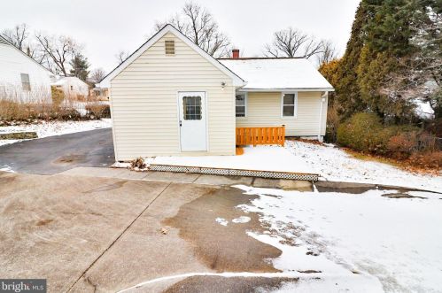 1201 Clagett Dr, Rockville MD 20851-2116 exterior