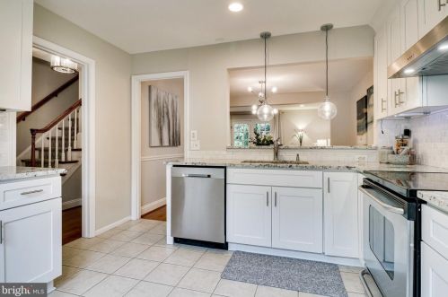 1560 Bruton Ct, Mc Lean VA 22101-4301 exterior