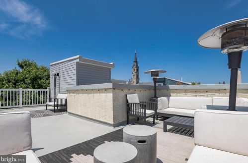 1018 Leithgow St, Philadelphia PA  19123-1421 exterior