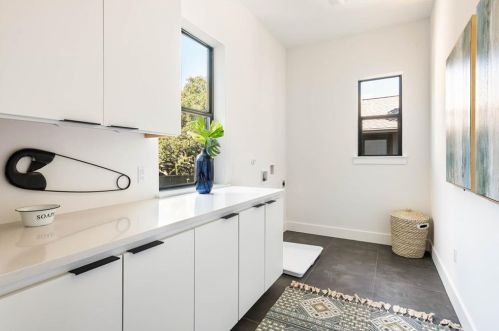 8512 Appalachian Dr, Austin TX 78759-7930 exterior