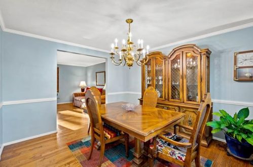 561 Clemson Dr, Pittsburgh PA 15243-1736 exterior