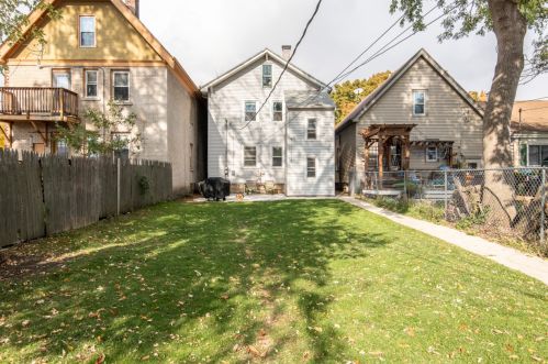 325 Montana St, Milwaukee WI 53219-3077 exterior