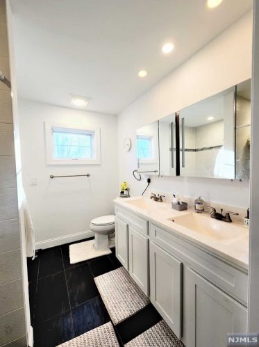 541 John St, Teaneck NJ  07666-5340 exterior