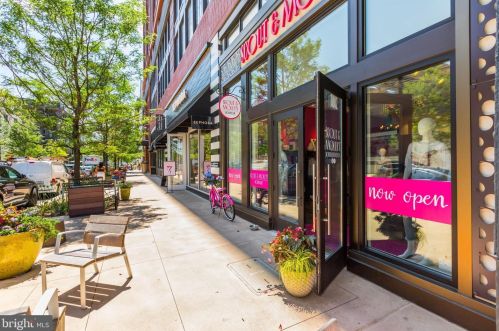 11911 Parklawn Dr, Rockville MD  20852-2622 exterior