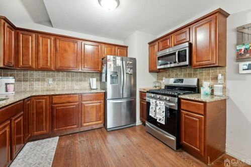 122 Howard St, Perth Amboy NJ 08861-1525 exterior