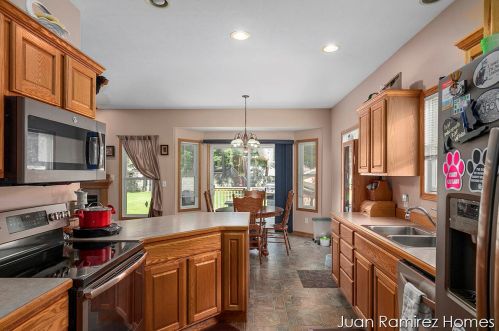 2392 Windy Ridge Dr, Meskegon MI 49442-1474 exterior