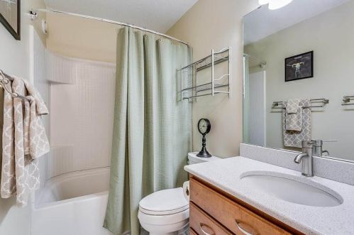 1660 Prospect Ave, Milwaukee WI 53202-2400 exterior