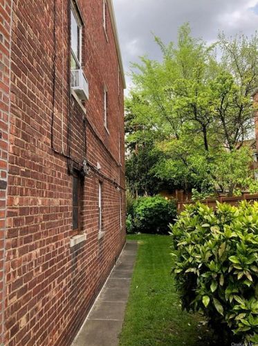 1145 Astor Ave, Bronx NY  10469-5434 exterior