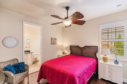 6480 Marbella Dr, Naples FL 34105-5040 exterior