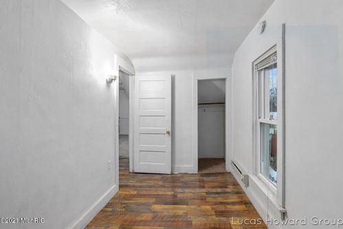 701 Vries St, Grand Rapids MI 49503-8118 exterior