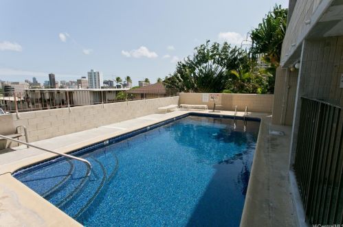 1524 Pensacola St, Honolulu HI  96822-3822 exterior