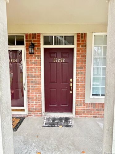 52292 Naugatuck Dr, Macomb Township MI  48042-3844 exterior