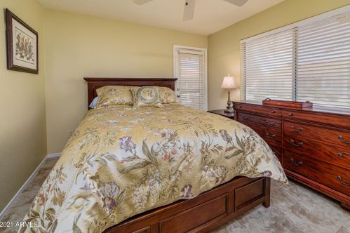 1863 Peach Tree Dr, Chandler AZ 85249-8917 exterior