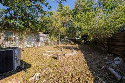 1710 32 St, Austin TX 78705-2115 exterior