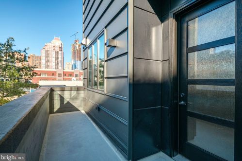 722 Broad St, Philadelphia PA 19146-3119 exterior