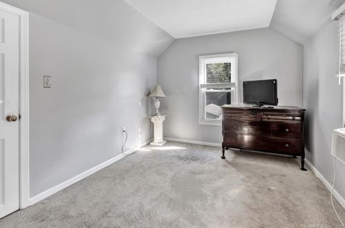 143 St, Seymour CT 06483-2910 exterior