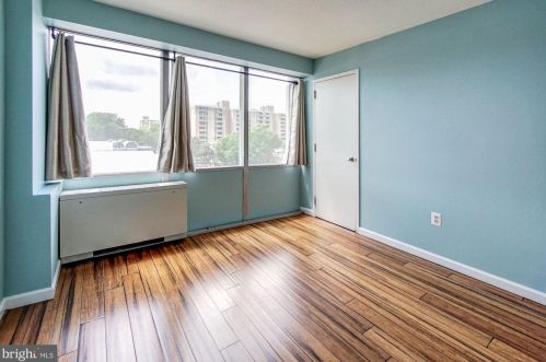 1301 Delaware Ave, Washington DC  20024-3929 exterior