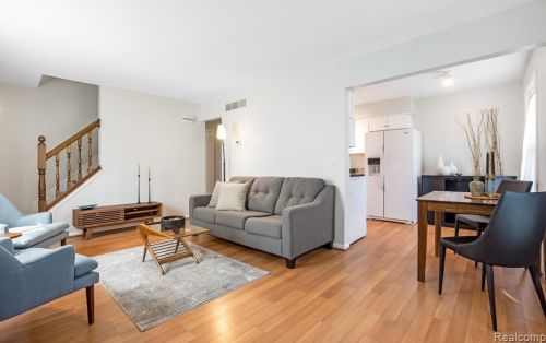 341 Crooks Rd, Clawson MI  48017-2632 exterior