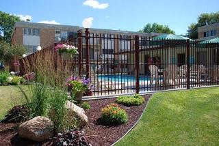 4182 Rahn Rd, Saint Paul MN  55122-2161 exterior