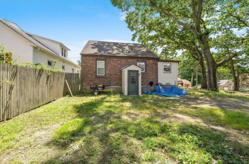 268 Morin St, Woonsocket RI  02895-2333 exterior