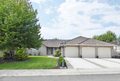 210 70 Ave, Yakima WA  98908-5517 exterior