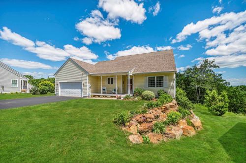 56 Stone Sled Ln, Concord, NH 03304-5509