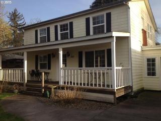 352 Greenfield Ave, Eugene, OR 97404-1633