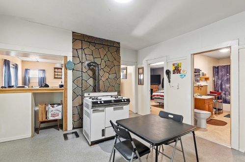 9 Elizabeth St, Worcester MA 01605-2949 exterior