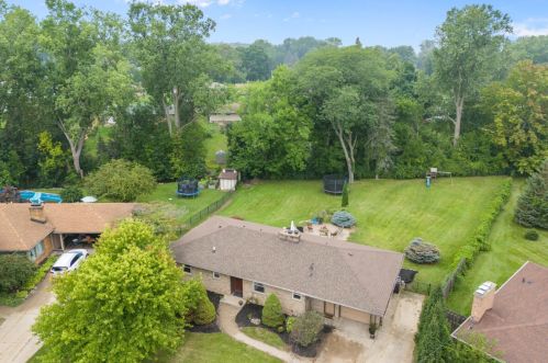 1387 Meadowlane Dr, Grand Rapids MI 49508-4655 exterior