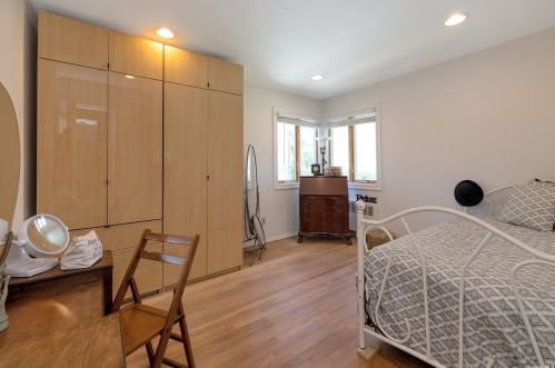 54 Quebec Dr, Huntington Station NY 11746-3870 exterior