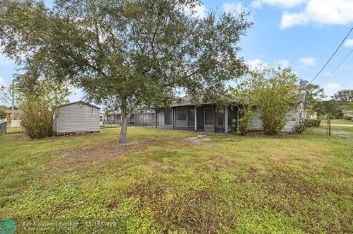 314 Thornhill Dr, Fort Pierce FL  34983-3701 exterior