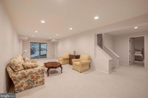 1621 Linway Park Dr, Mc Lean VA 22101-4149 exterior