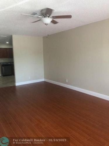 2472 Dixie Hwy, Boca Raton FL 33431-6812 exterior