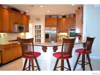 1 Caruso Pl, Armonk NY  10504-1364 exterior