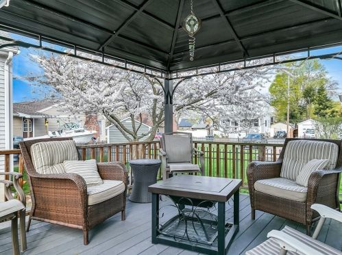 44 Ellsworth Rd, Peabody MA 01960-5321 exterior