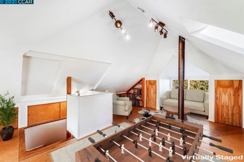 2584 Martin Luther King Jr Way, Berkeley CA 94704-2618 exterior