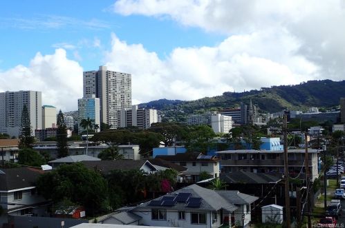 1717 Citron St, Honolulu HI  96826-2547 exterior